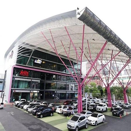 Siam Stadium Hostel Bangkok Exterior photo