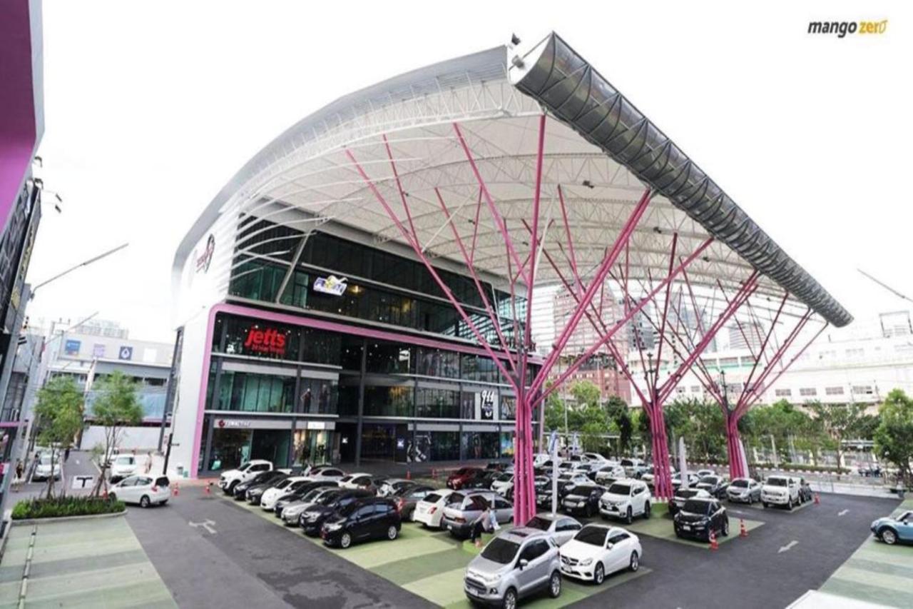 Siam Stadium Hostel Bangkok Exterior photo