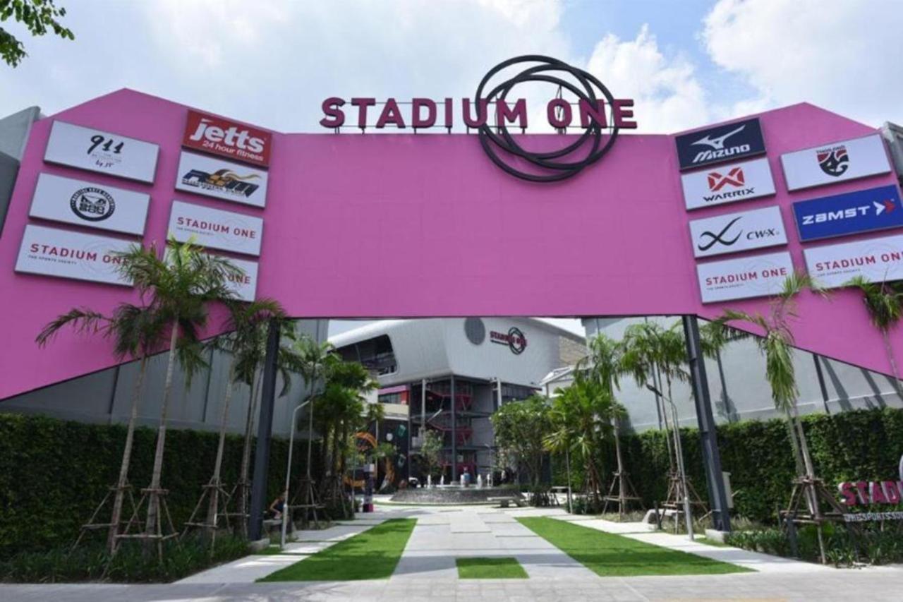 Siam Stadium Hostel Bangkok Exterior photo