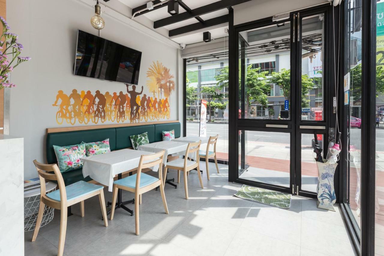 Siam Stadium Hostel Bangkok Exterior photo