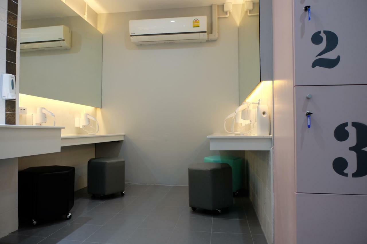 Siam Stadium Hostel Bangkok Exterior photo