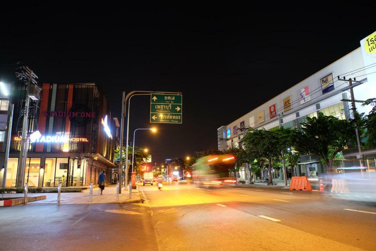Siam Stadium Hostel Bangkok Exterior photo