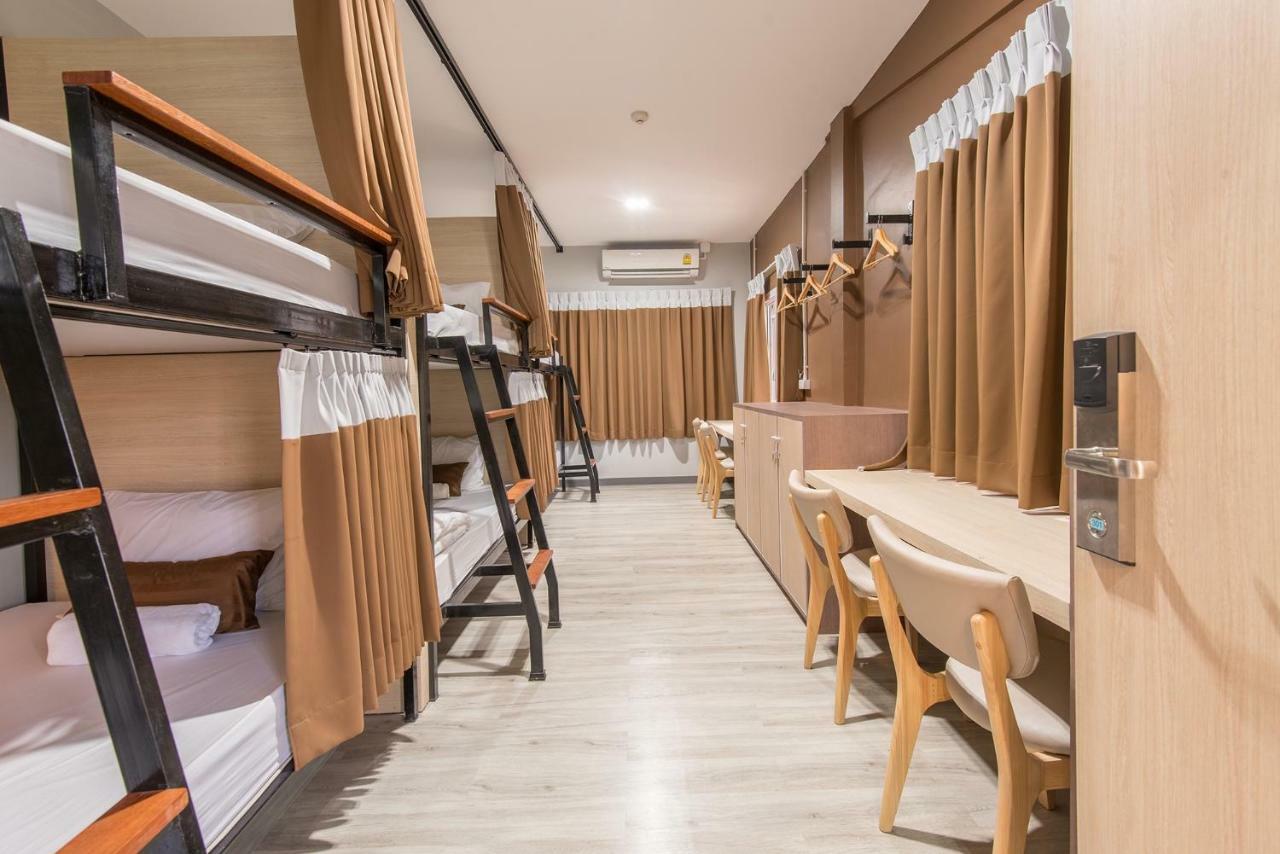 Siam Stadium Hostel Bangkok Exterior photo